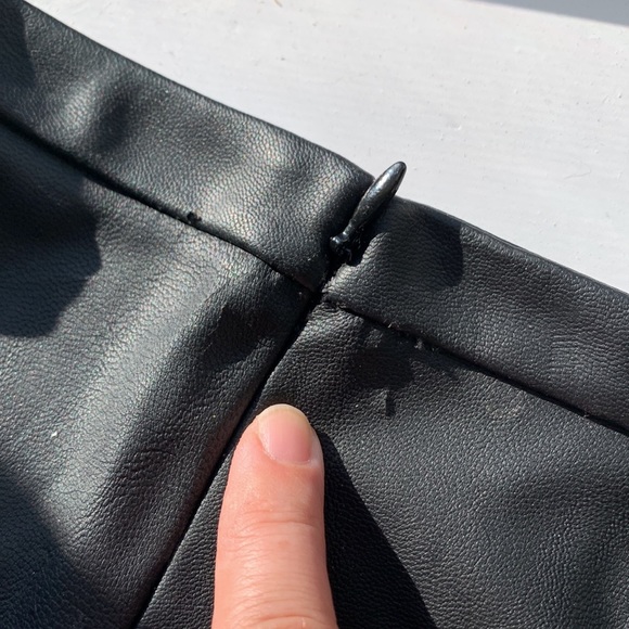 Express faux leather mini skirt - Picture 6 of 7